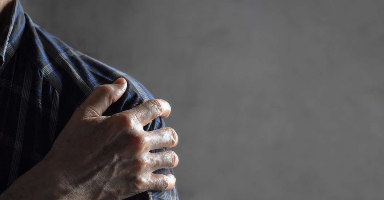 Pain and reduced shoulder mobility are the main symptoms of this disease. Representative image: Zay Nyi Nyi / iStock
