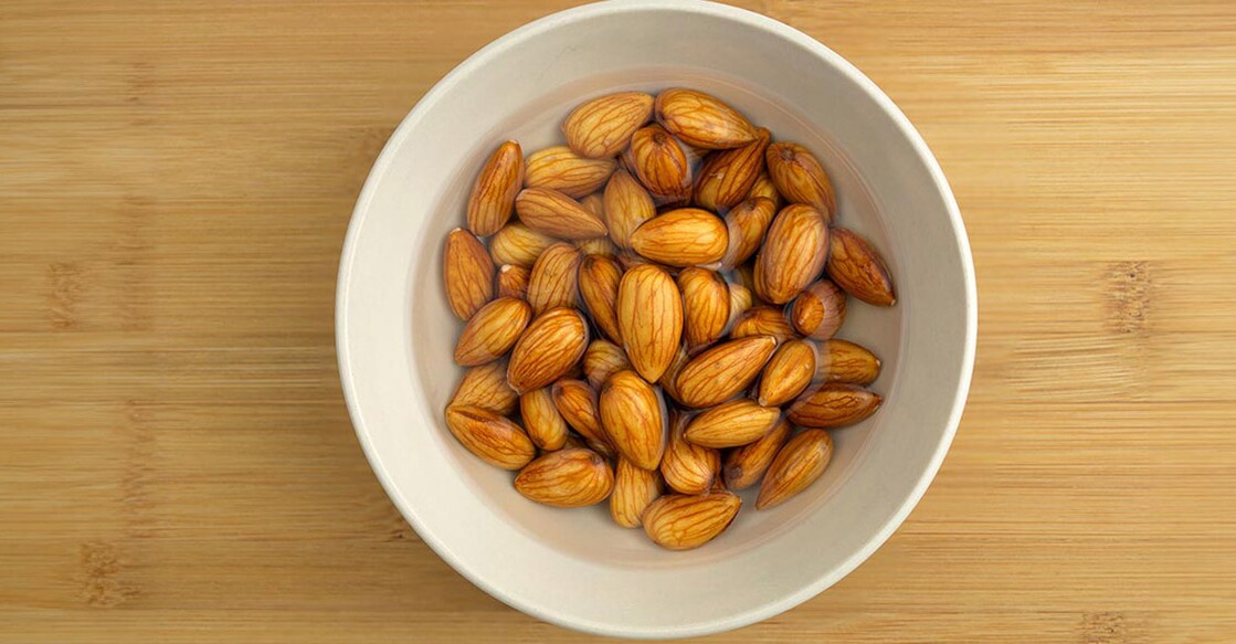 Vitamin E in soaked almonds protect the skin from oxidative stress and UV damage, helping to prevent premature ageing. Photo: iStock