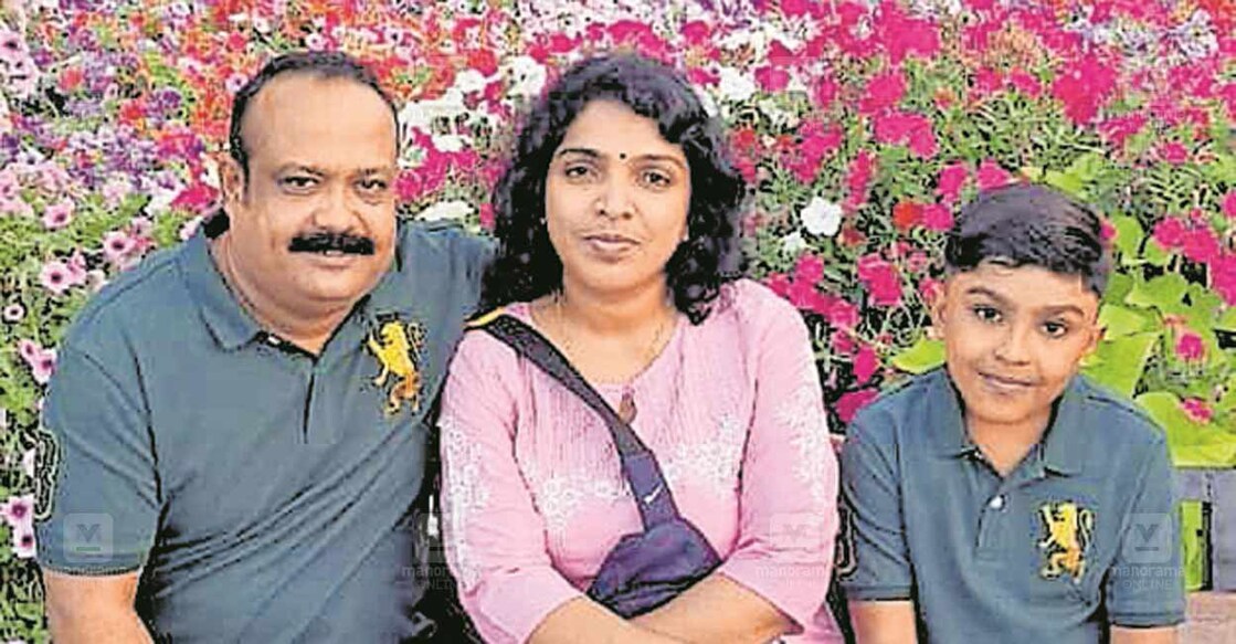 Maya Saseendran (middle) with her family. Photo: Special Arrangement