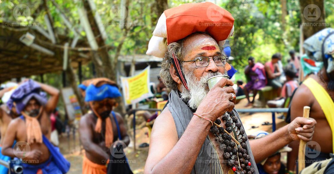 Chukkuvellam can soothe the stomach and reduce bloating, helping devotees experience a hassle-free hike. Photo: Manorama