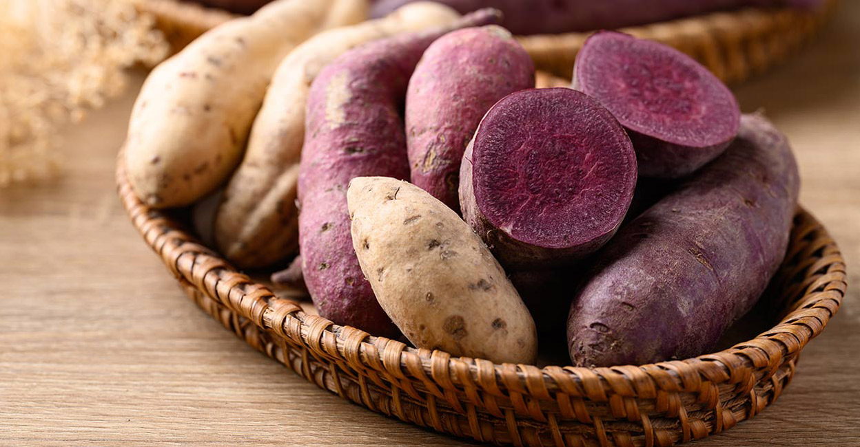 Steaming or boiling sweet potatoes is the simplest and healthiest way to enjoy them. Photo: iStock/Nungning20