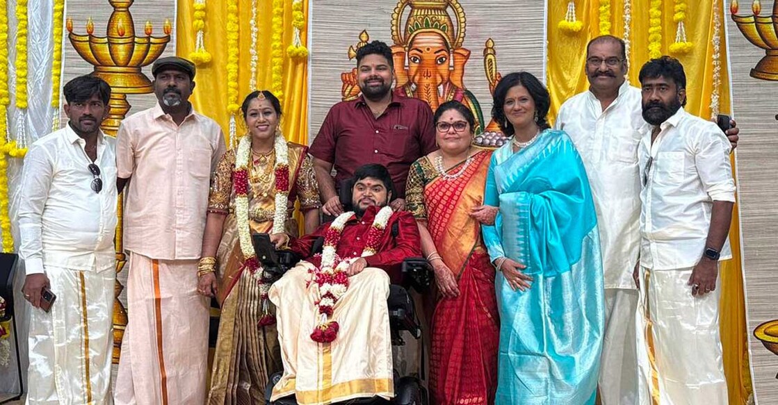 Actor Nepoleon's son Dhanush, bride Akshaya with family and friends. Photo: Instagram/@daniel_sundaraiah