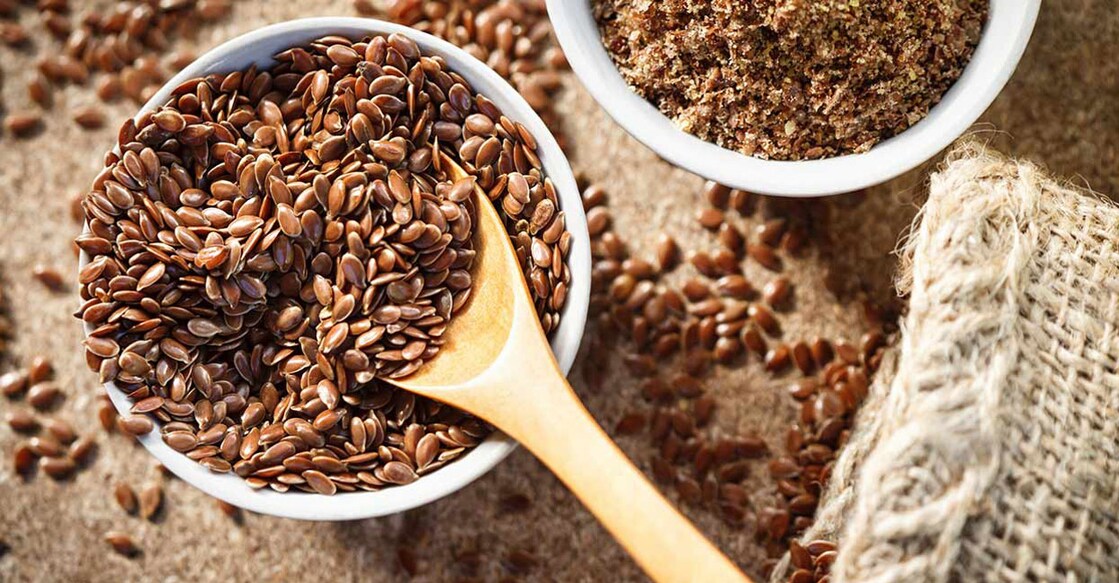 According to Medical News Today, flaxseed is better eaten in powdered form and with plenty of water. Photo: iStock/panco971