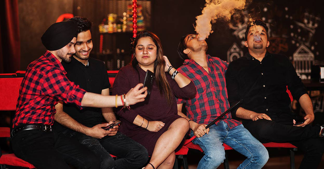 hookah Hookah produces smoke that passes through water, after being heated with charcoal. These high temperatures can irritate the mouth, throat, and lungs even causing burns at times. Photo: iStock/ASphotowed