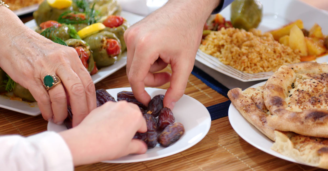 Eat three dates to break the fast. Include vegetables for essential vitamins and nutrients in your food. Photo: iStock/brightstars
