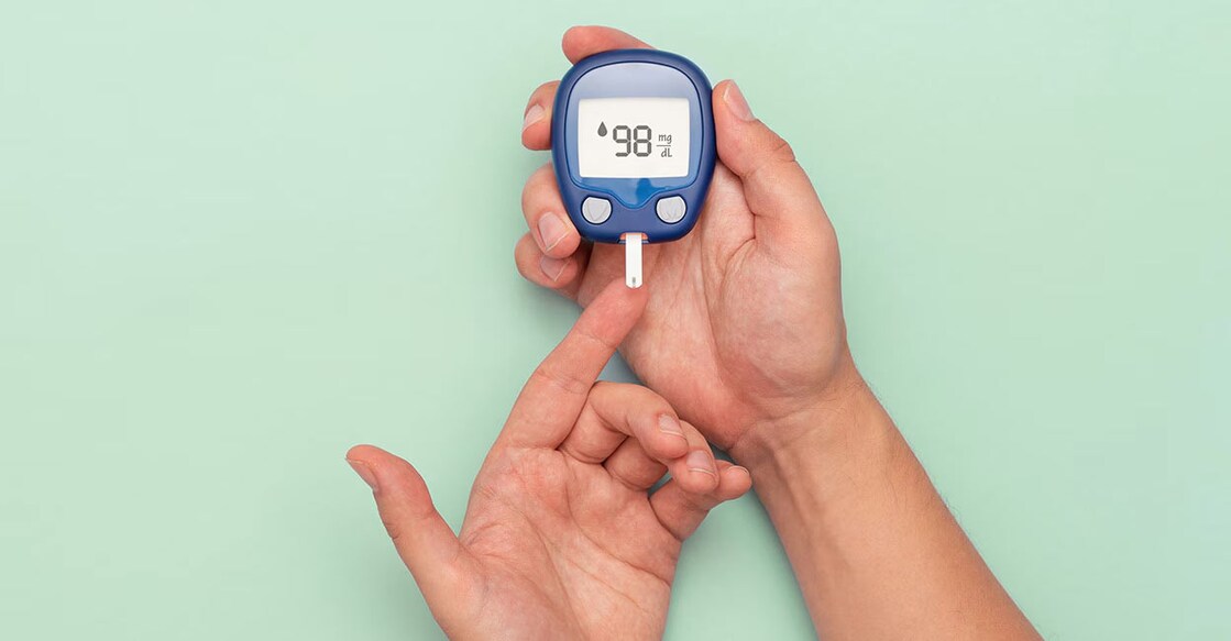 Families who want to lead a healthy life, regularly monitoring their health should have these medical equipment in their homes. Photo: iStock/Simpson33