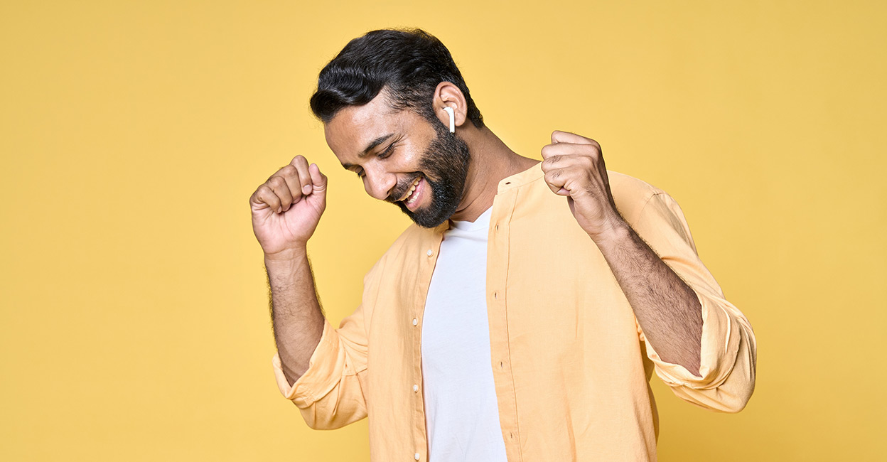 Sharing bacteria-laden earpieces can spread infections. Photo: Shutterstock/insta_photos
