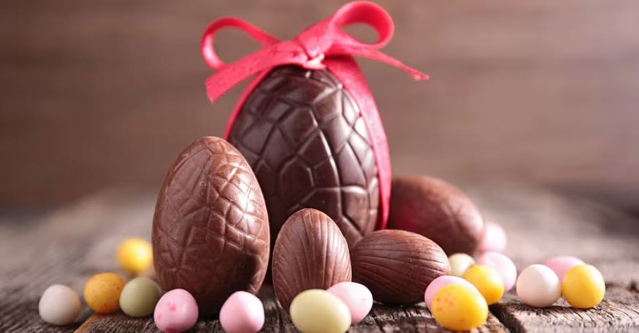You can make Easter eggs at home with healthy ingredients. Photo: Shutterstock