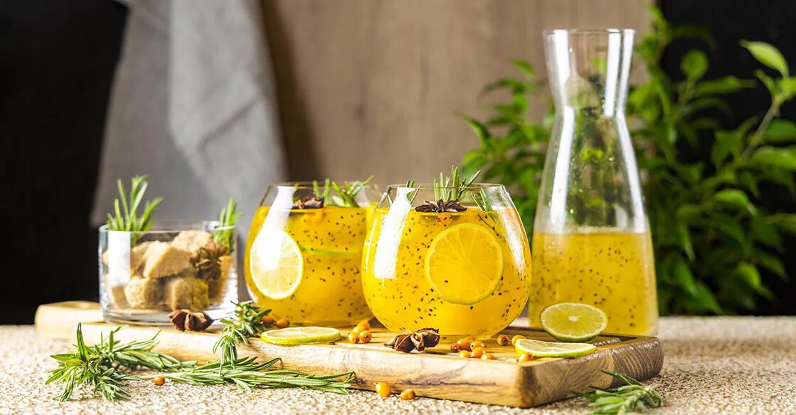 Drinking cinnamon-infused water regularly would also lower cholesterol levels and keep your heart healthy. Photo: Shutterstock/Victoria Kondysenko