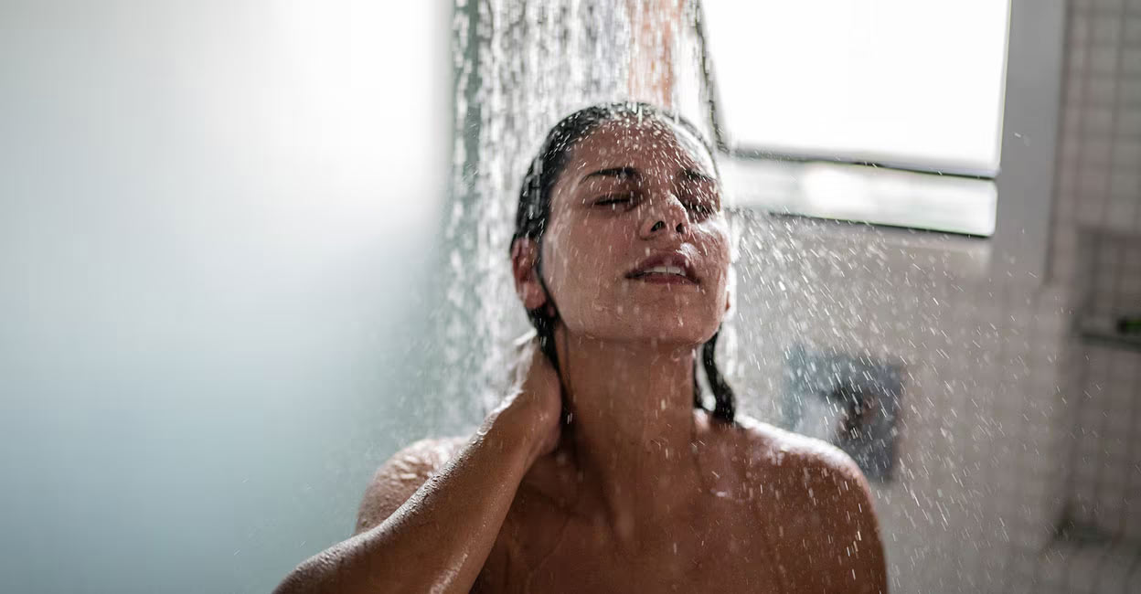 taking-shower It's best to take a shower before your breakfast. Photo: iStock/FGTrade