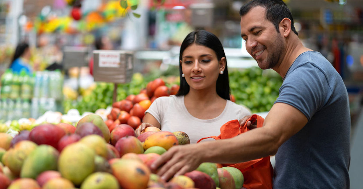 Mangoes that are not naturally ripened often emit a chemical odour. Photo: iStock/Hispanolistic