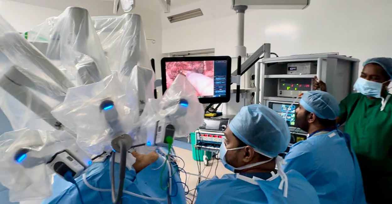 Doctors while conducting TORT in VPS Lakeshore Hospital in Kochi. Photo: Special Arrangement
