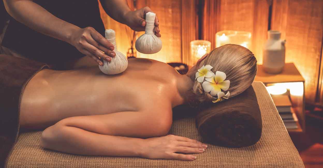 Kizhi massages can give you relief from neck pain, back pain, joint pain and swelling.      Photo: Shutterstock/Beautrium