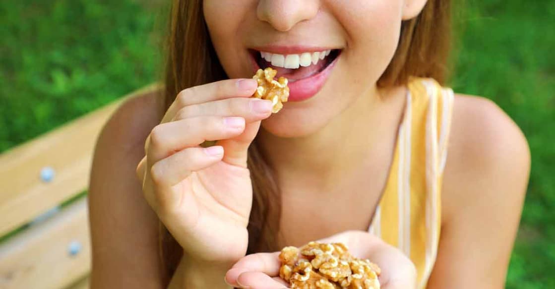 Walnuts have good fats that can help women with a good skin tone and joint lubrication in the years of menopause. Photo: Shutterstock/Zigres