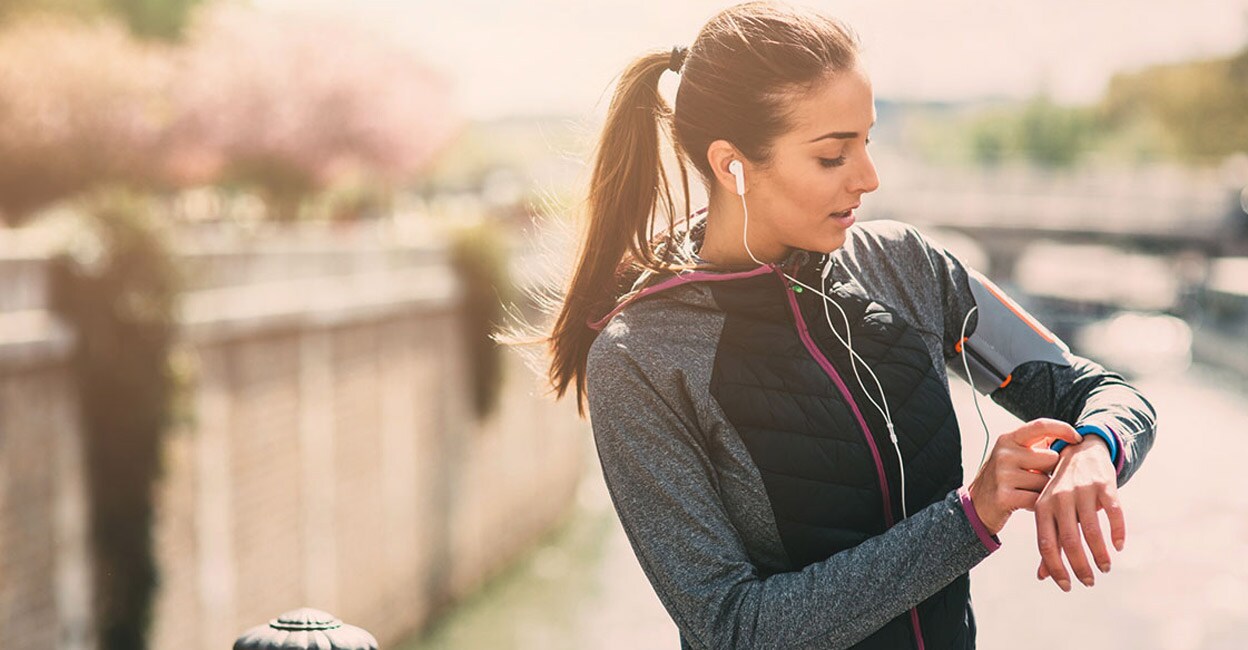 According to Apple, the new Apple Watch Series 10 and AirPods Pro 2 will have a new metric called Breathing Disturbances.  Photo: iStock/filadendron