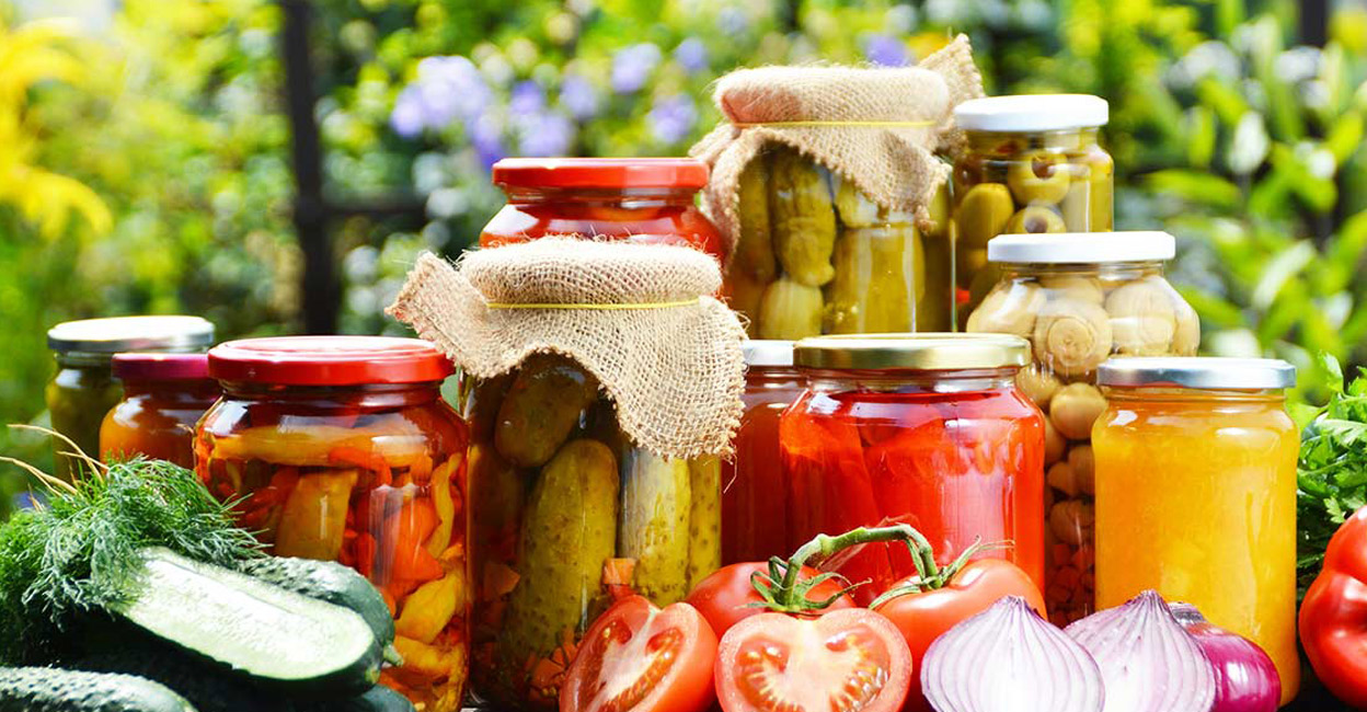 Acid is added to enhance the flavour quickly in pickles in these shops. Photo: iStock/monticelllo