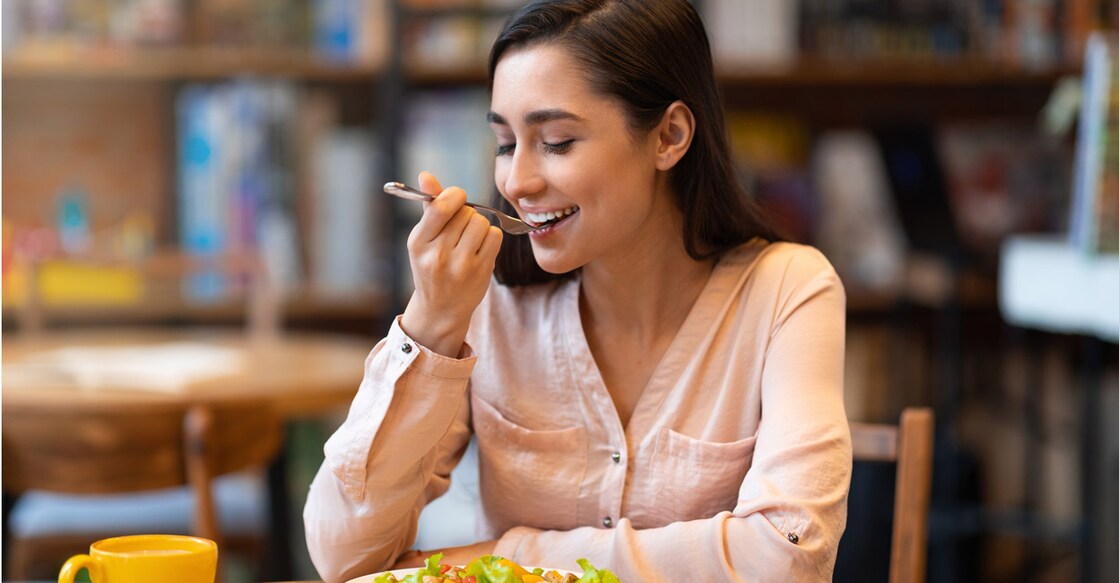1322913585 Many kitchen appliances and cooking techniques also help you cook vegetables, fish, and meat without adding even a drop of oil, which is good for healthy eating. Photo: iStock/Prostock-Studio