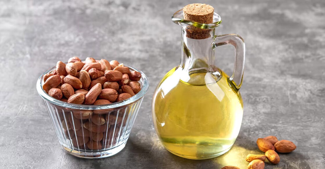 Peanut oil contains phytosterols, an element that is similar to cholesterol. Photo: iStock/@vidi-shoot