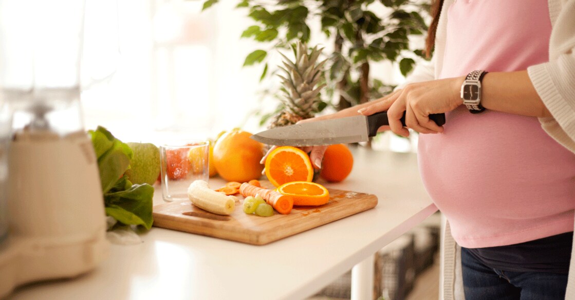 Eating harmful fruits might cause vaginal bleeding or even miscarriage. Photo: iStock/M_a_y_a
