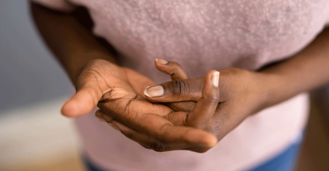 knuckle-cracking-arthritis-gif When you crack your knuckles, the popping sound comes from the gas bubbles released from the synovial fluid, a lubricating fluid in the joints. Photo: iStock/AndreyPopov