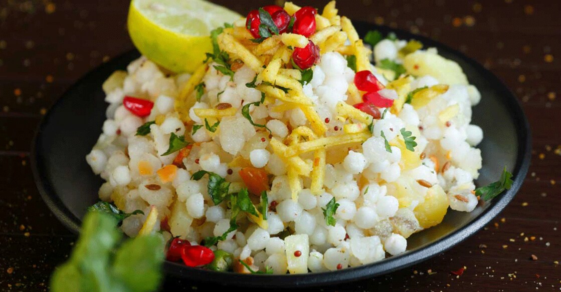  Sabudana khichdi has more carbs. Mix it with enough peanuts, curd or paneer if you want to balance it with protein. Photo: iStock/ajaykampani