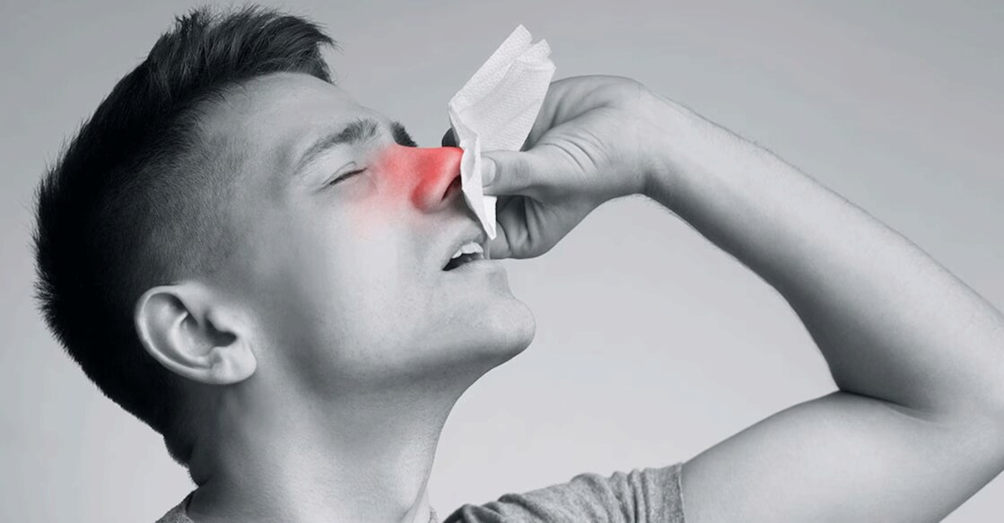 Consult a doctor and get nasal sprays if you have a dry nasal cavity. Photo: iStock/Prostock-Studio
