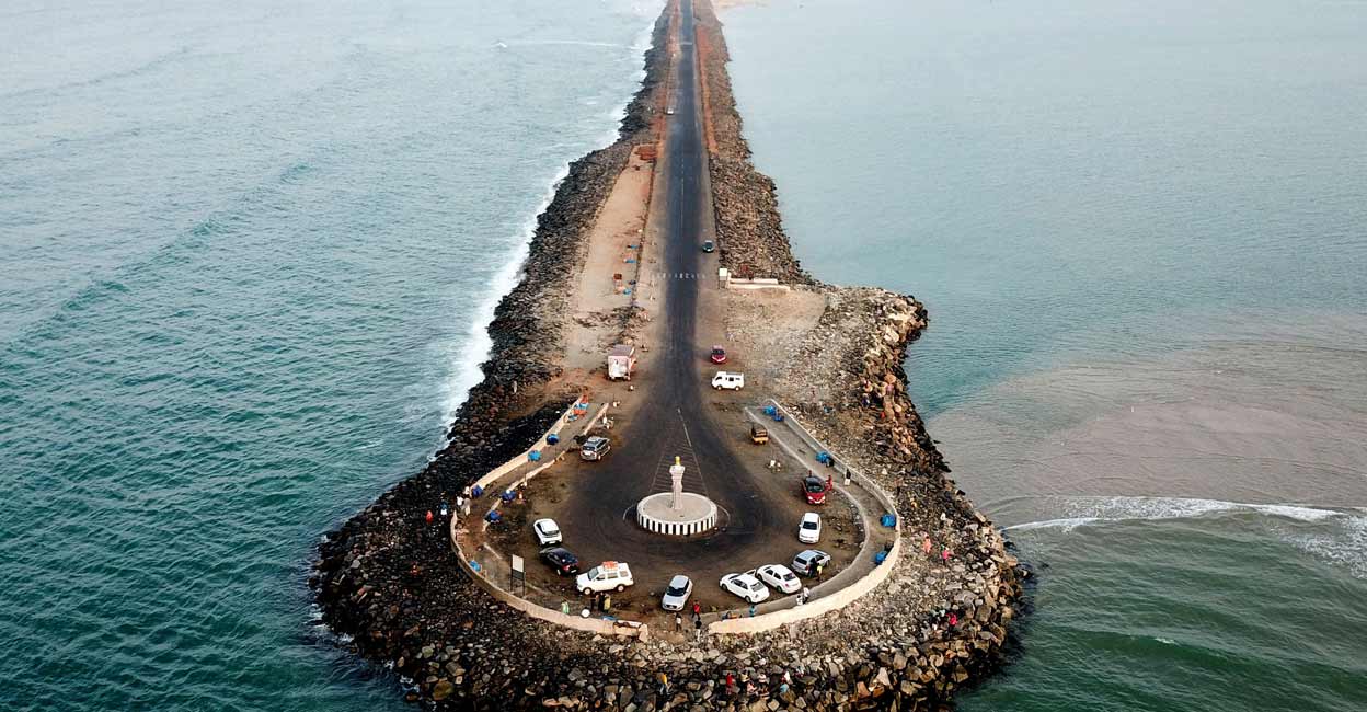 TOPSHOT-INDIA-ECONOMY-TOURISM An aerial view shows visitors at the south-eastern tip of Pamban Island in Tamil Nadu state, in Dhanushkodi. Photo: Arun SANKAR / AFP / File