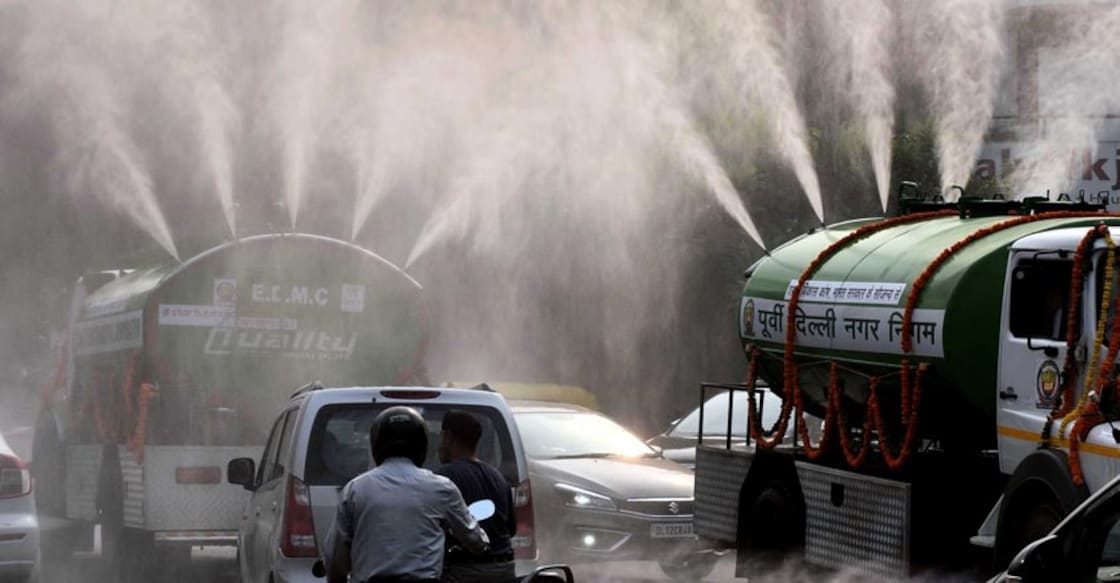 New Delhi: East Delhi Municipal Corporation (EDMC) tankers sprinkles water on a street as a measure to curb pollution in New Delhi on Oct 16, 2019. (Photo: IANS) New Delhi: East Delhi Municipal Corporation (EDMC) tankers sprinkles water on a street as a measure to curb pollution in New Delhi on Oct 16, 2019. (Photo: IANS)