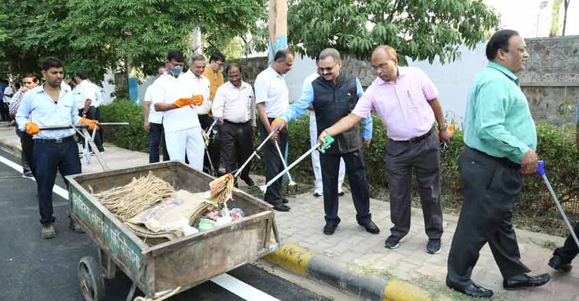 New Delhi: IndianOil Chairman Sanjiv Singh during the launch of an initiatives to Reduse, Reuse and Recycle plastics on the occasion of 150th Birth Anniversary of Mahatma Gandhi and as part of Swachh Bharat Abhiyan in New Delhi on Oct 2, 2019. (Photo: IANS) New Delhi: IndianOil Chairman Sanjiv Singh during the launch of an initiatives to Reduse, Reuse and Recycle plastics on the occasion of 150th Birth Anniversary of Mahatma Gandhi and as part of Swachh Bharat Abhiyan in New Delhi on Oct 2, 2019. (Photo: IANS)