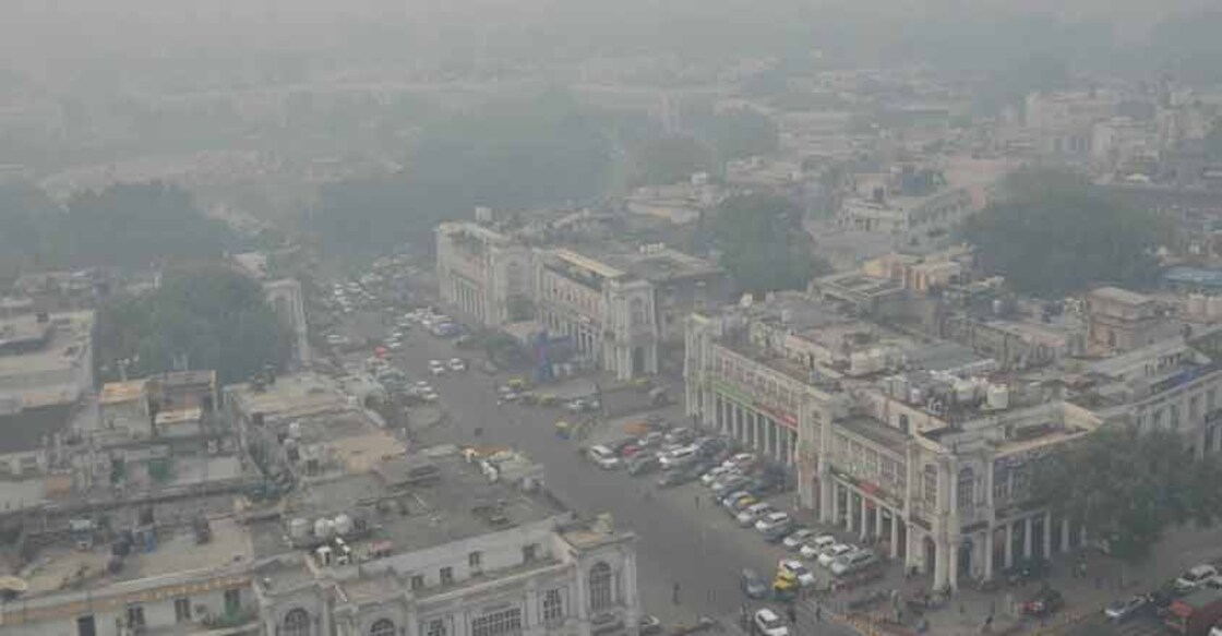 New Delhi: A blanket of toxic haze engulfs the national capital, on Nov 13, 2019. The Delhi air quality index (AQI) is at emergency levels again on Wednesday with an overall count of 476 and not much relief is expected for the next two days till Friday. While overall AQI is in the severe category, PM10 count is at 489 and PM2.5 at 326 is also in the severe category. (Photo: IANS) New Delhi: A blanket of toxic haze engulfs the national capital, on Nov 13, 2019. The Delhi air quality index (AQI) is at emergency levels again on Wednesday with an overall count of 476 and not much relief is expected for the next two days till Friday. While overall AQI is in the severe category, PM10 count is at 489 and PM2.5 at 326 is also in the severe category. (Photo: IANS)