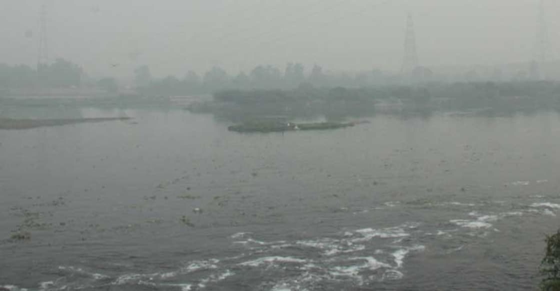 New Delhi: Haze reduces visibility as smog engulfs New Delhi on Nov 2, 2019. (Photo: IANS) New Delhi: Haze reduces visibility as smog engulfs New Delhi on Nov 2, 2019. (Photo: IANS)