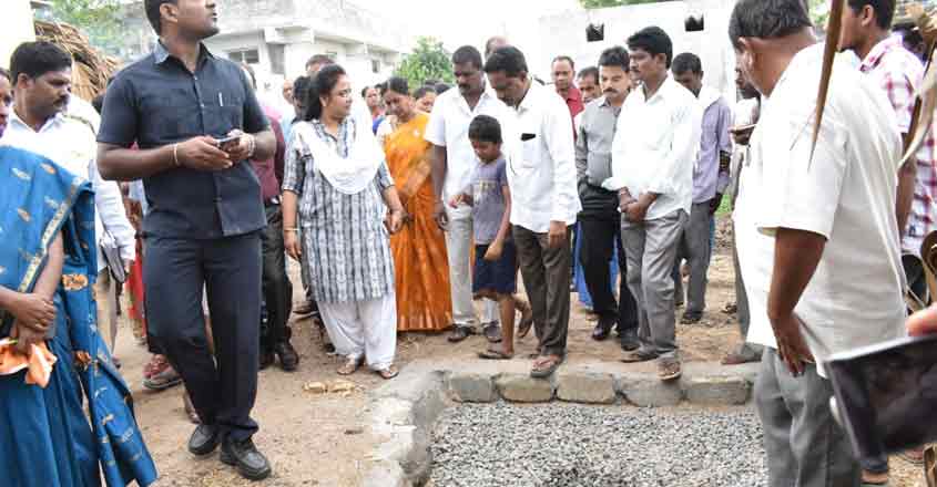 Peddapalli (Telangana): Peddapalli district collector Devasena inspecting community soak pit works Peddapalli (Telangana): Peddapalli district collector Devasena inspecting community soak pit works
