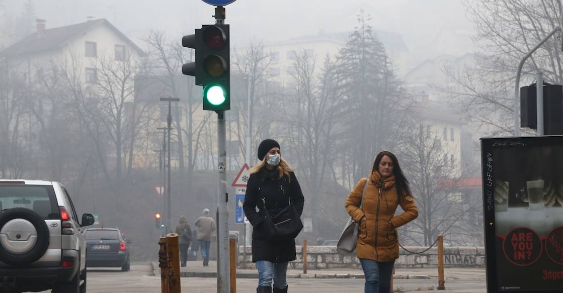 Air Pollution: People walk on the streets of Sarajevo - the capital of Bosnia and Herzegovina wearing masks so as to avoid breathing polluted air. (File Photo: Xinhua/Haris Memija/IANS) Air Pollution: People walk on the streets of Sarajevo - the capital of Bosnia and Herzegovina wearing masks so as to avoid breathing polluted air. (File Photo: Xinhua/Haris Memija/IANS)