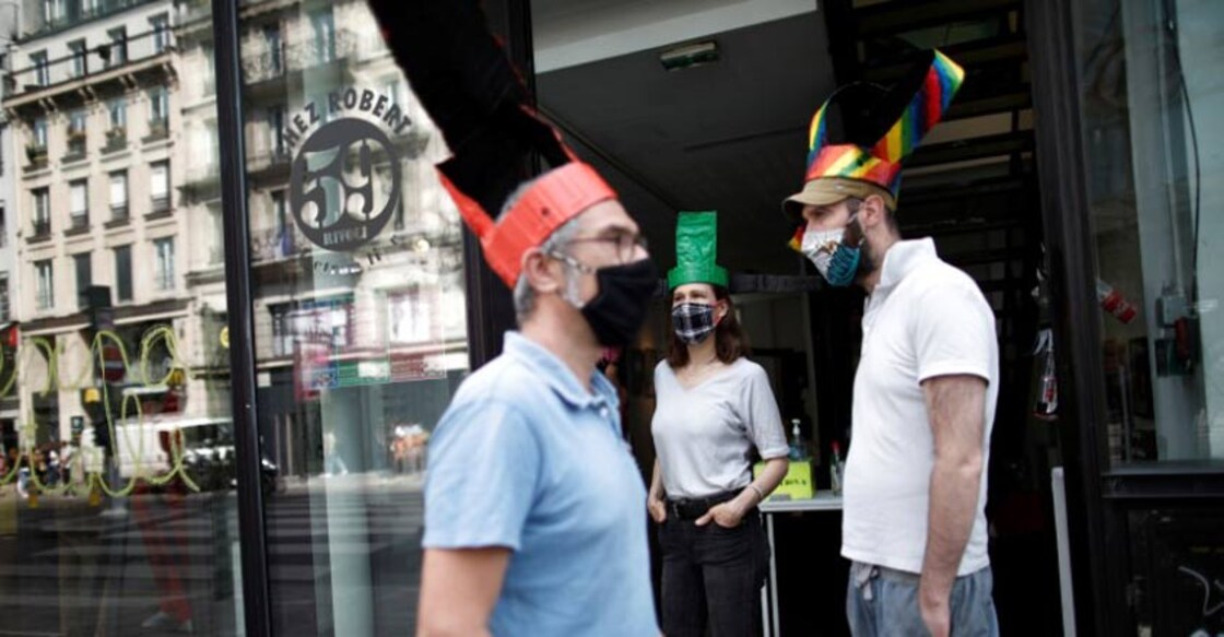 HEALTH-CORONAVIRUS-FRANCE-HATS HEALTH-CORONAVIRUS-FRANCE-HATS