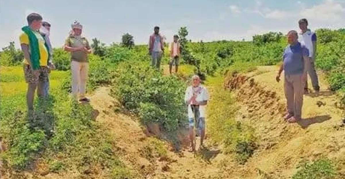Bihar man digs 5-km canal to bring water to his village. Bihar man digs 5-km canal to bring water to his village.