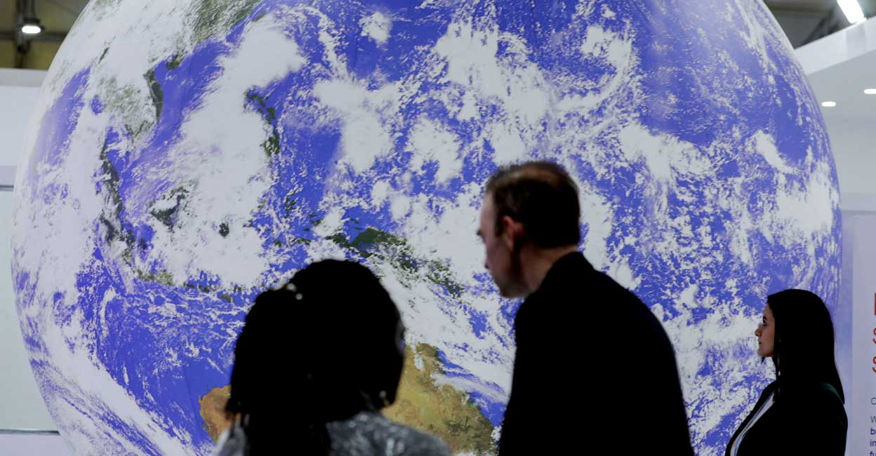 CLIMATE-UN-IPCC-SCIENCE Attendees stand during the COP27 climate summit in Sharm el-Sheikh, Egypt. Photo: Reuters/Mohamed Abd El Ghany