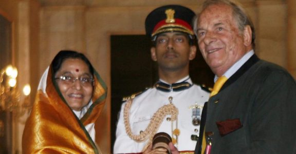 Pratibha Patil- Dominique Lapierre. Pratibha Patil- Dominique Lapierre.