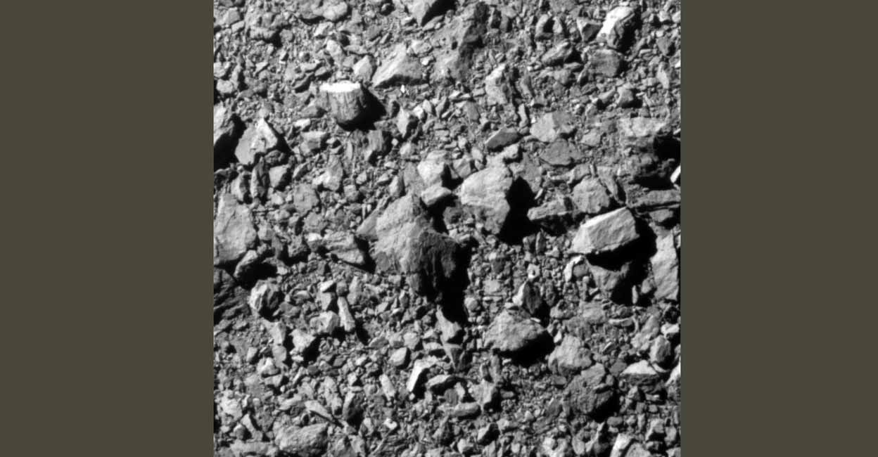SPACE-EXPLORATION-ASTEROID The last complete image of asteroid moonlet Dimorphos, taken by the DRACO imager on NASA's DART mission 12 kilometers from the asteroid and 2 seconds before impact, showing a patch of the asteroid that is 31 meters across. NASA/Johns Hopkins APL/Handout via REUTERS