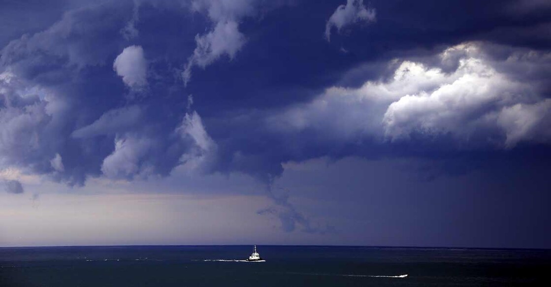 Boats head into shore as storm clouds move along the coast towards the city of Sydney, Australia in 2015. Photo: Reuters/David Gray