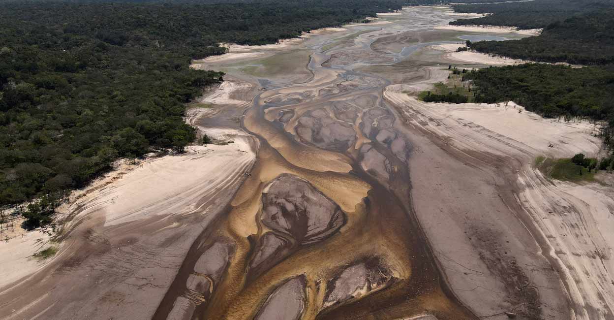 An aerial view shows the Tumbira River, which has been affected by the drought of Negro River, at a Rio Negro Sustainable Development Reserve, Brazil. Photo: Reuters/Bruno Kelly/File