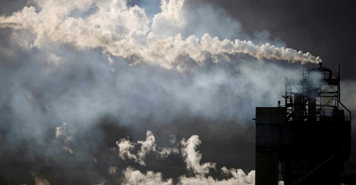 A view shows emissions from the chimneys of Yara France plant in Montoir-de-Bretagne near Saint-Nazaire, France. Photo: Reuters/Stephane Mahe/File