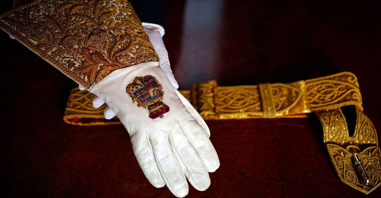Coronation Gauntlet glove Coronation Gauntlet glove