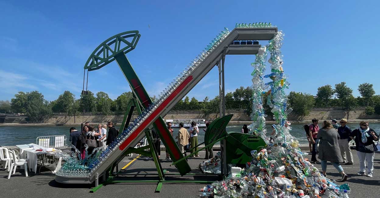 People stand next to artist Benjamin Von Wong's art installation unveiled by the Greenpeace International, ahead of a four-day summit of the United Nations Environment Programme on reducing plastic pollution, in Paris. Photo: Reuters/Yonathan Van der Voort