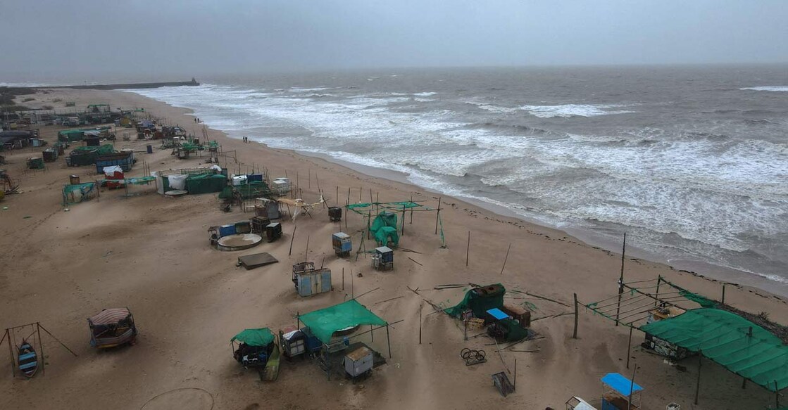 ASIA-WEATHER-INDIA-PAKISTAN A drone view shows dark clouds over Mandvi beach before the arrival of cyclone Biparjoy in Gujarat. Reuters/Francis Mascarenhas/File Photo