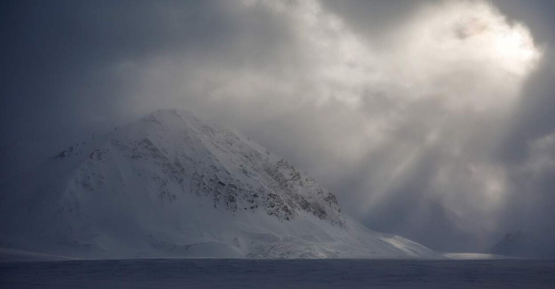 CLIMATE-CHANGE-SVALBARD-ICE The sun shimmers through a cloud cover near Ny-Alesund, Svalbard, Norway. Photo: REUTERS/Lisi Niesner/File