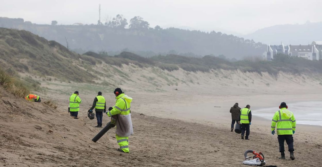A teams sent by Spain’s Environment ministry clean-up plastic pellets that have spread from the Spanish northwestern Galicia region to the Asturias region, Spain. Photo: Reuters/Miguel Vidal/ File
