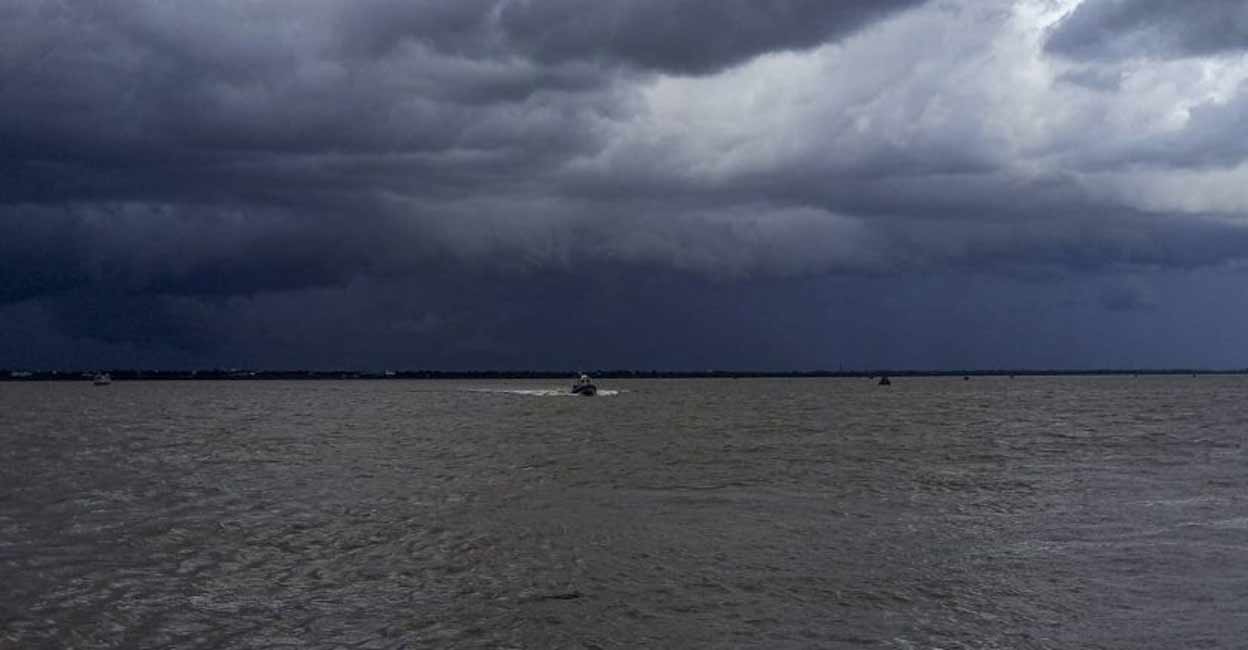 Clouds hover over 'Muri Ganga' River ahead of the landfall of cyclone 'Remal', in South 24 Parganas district of West Benagl. Photo: PTI
