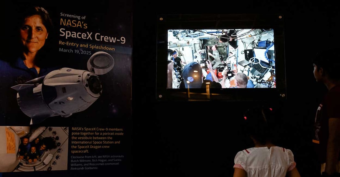 Children watch a video at a science museum in Kolkata on Tuesday, streaming stranded NASA astronauts Barry 'Butch' Wilmore and Sunita 'Suni' Williams during their journey from the International Space Station (ISS) back to Earth. Photo: Dibyangshu Sarkar / AFP