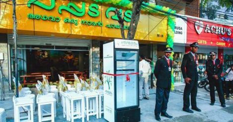 Restaurant installs public refrigerator to feed the poor