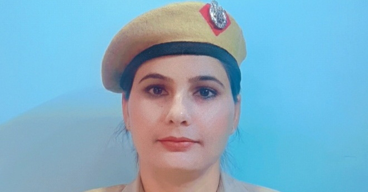 Woman Head Constable gets out of turn promotion for tracing 76 missing children.